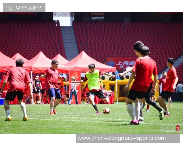 足球教练传授球技的秘诀与技巧助力年轻球员成长之路